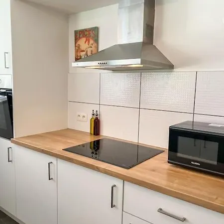 Proche De Pairi Daiza * بروغيليتي