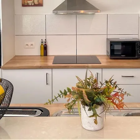 Proche De Pairi Daiza * بروغيليتي