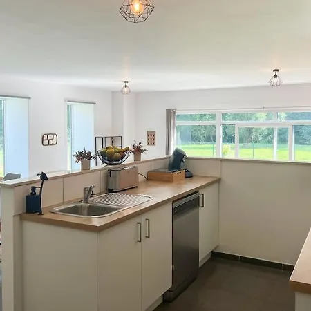 Proche De Pairi Daiza شقة