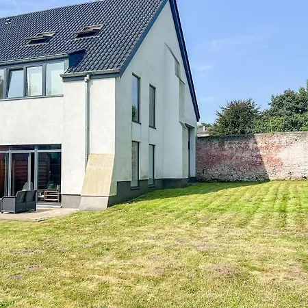 Proche De Pairi Daiza * بروغيليتي